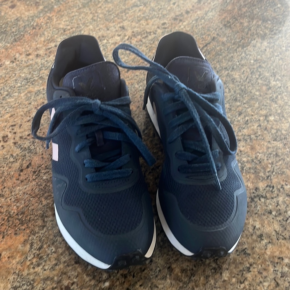 Veja used good condition. Worn few times